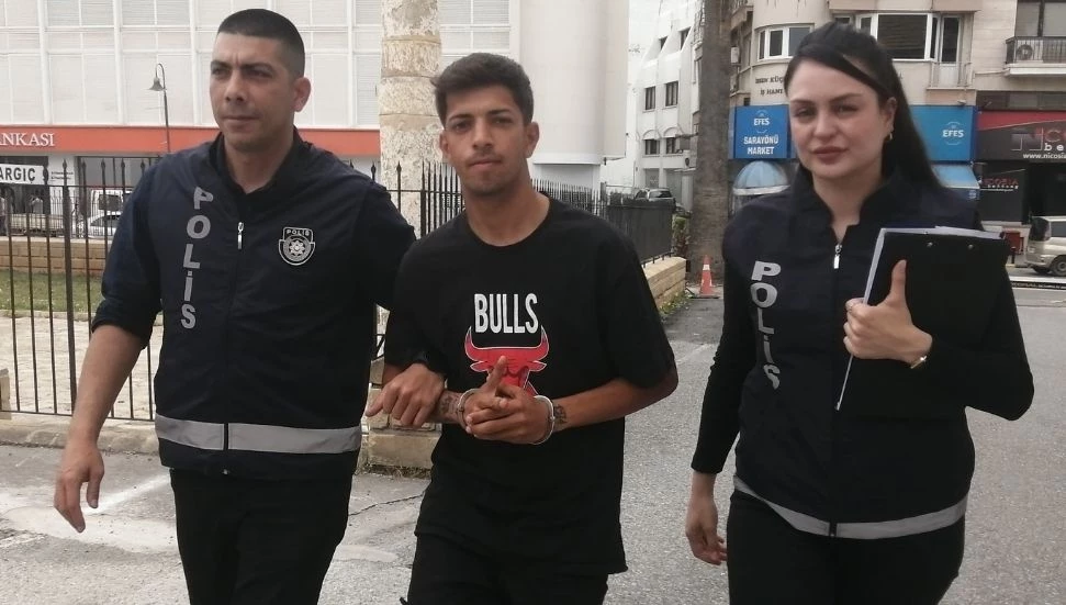 Güvenlik görevlisini bıçaklamakla itham edildi: 2 gün daha tutuklu kalacak