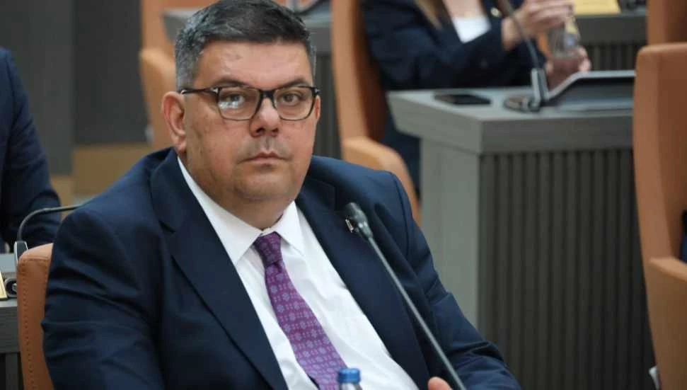 “Gümrük ücretlerini biz güncelledik, pasaport sorunu üzerinde çalışıyoruz”