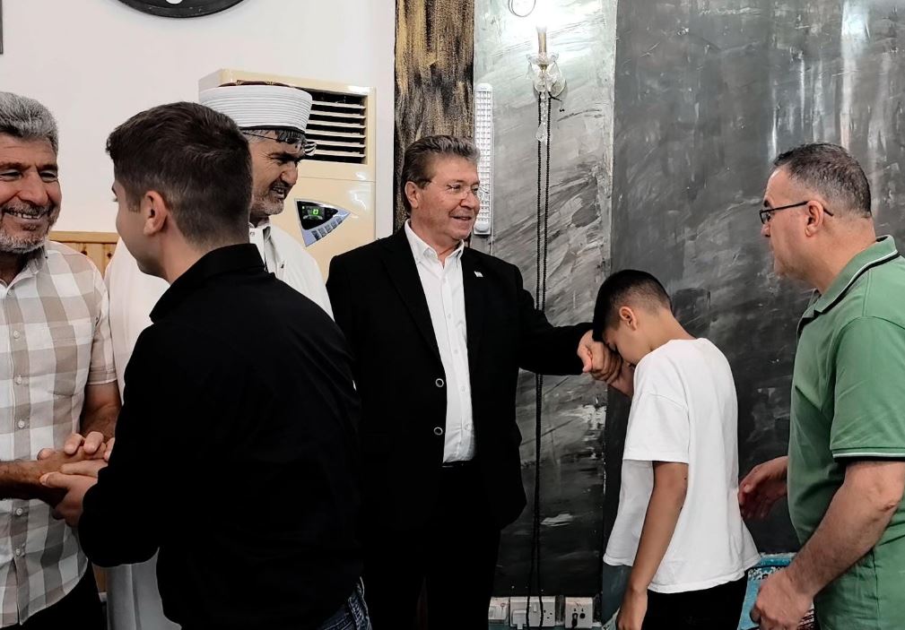 Başbakan Üstel bayram namazını Alsancak’ta kıldı