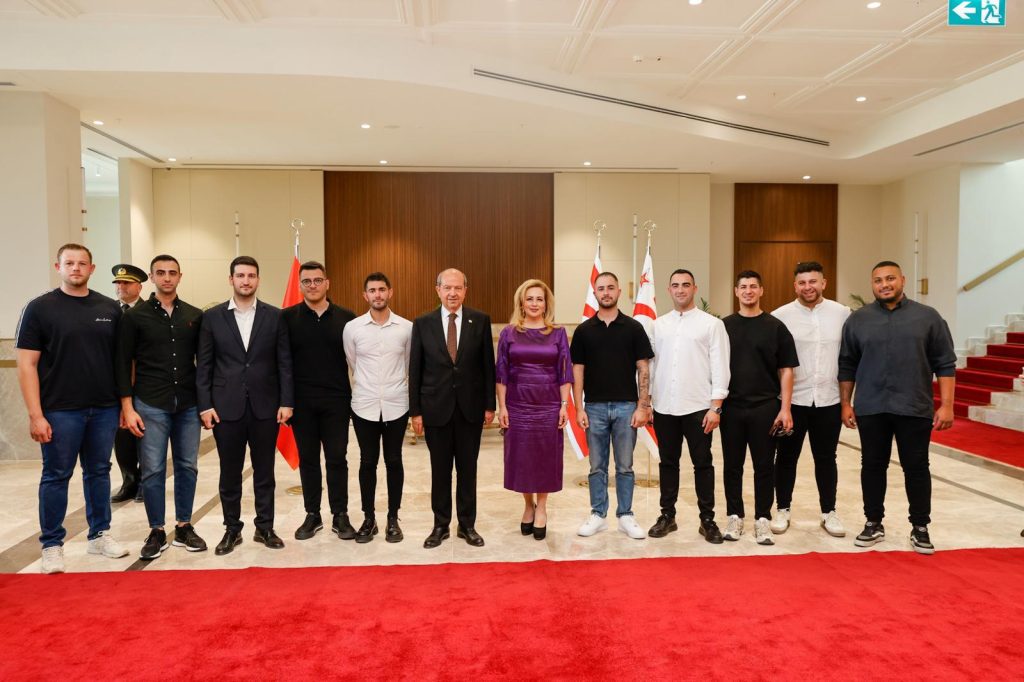 Cumhurbaşkanı Tatar halkla bayramlaştı