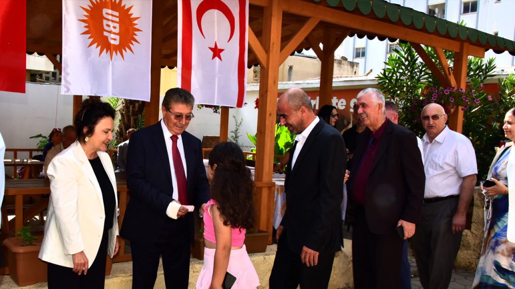 Başbakan Üstel, UBP Genel Merkezi’nde partililerle bayramlaştı