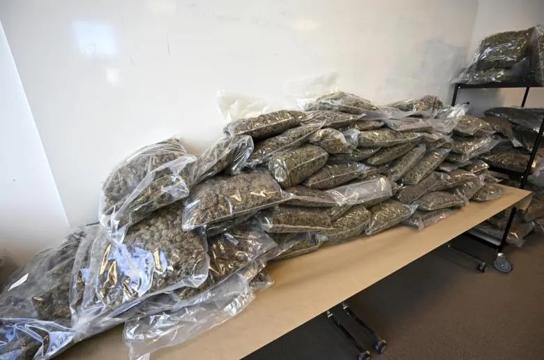 Larnaka’da yolcu beraberi 18 kiloya yakın uyuşturucu…