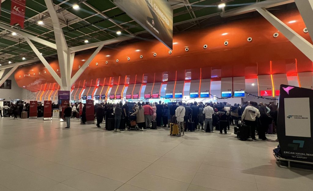 Ercan’da x-ray cihazından başkasının cüzdanını çalan kişi tutuklandı