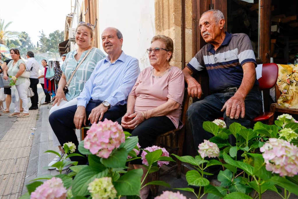Cumhurbaşkanı Tatar Lefke’deki Ceviz Festivali’nde halkla bir araya geldi