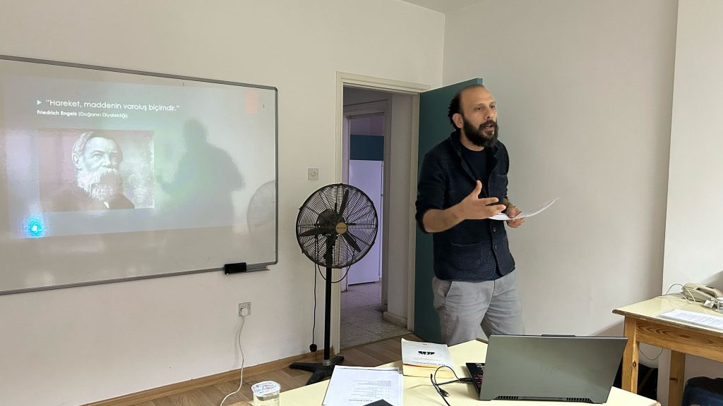 Bağımsızlık Yolu, Gazimağusa’da “Hak Mücadeleleri” dersi düzenledi