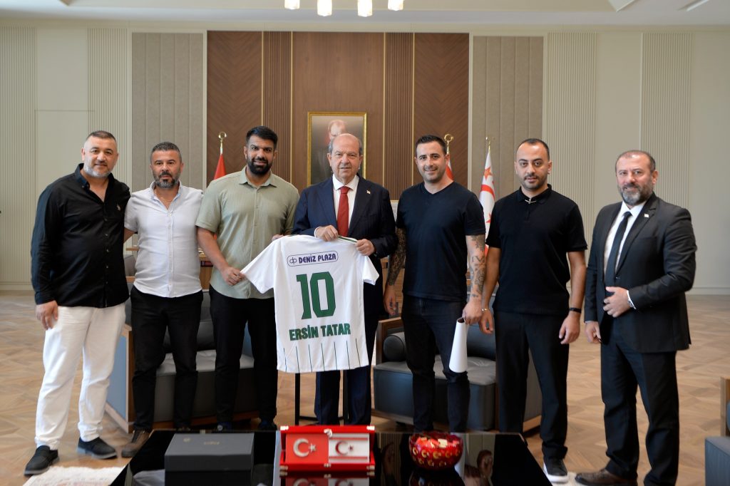 Cumhurbaşkanı Tatar, Gençlik Gücü Spor Kulübü yönetimini kabul etti