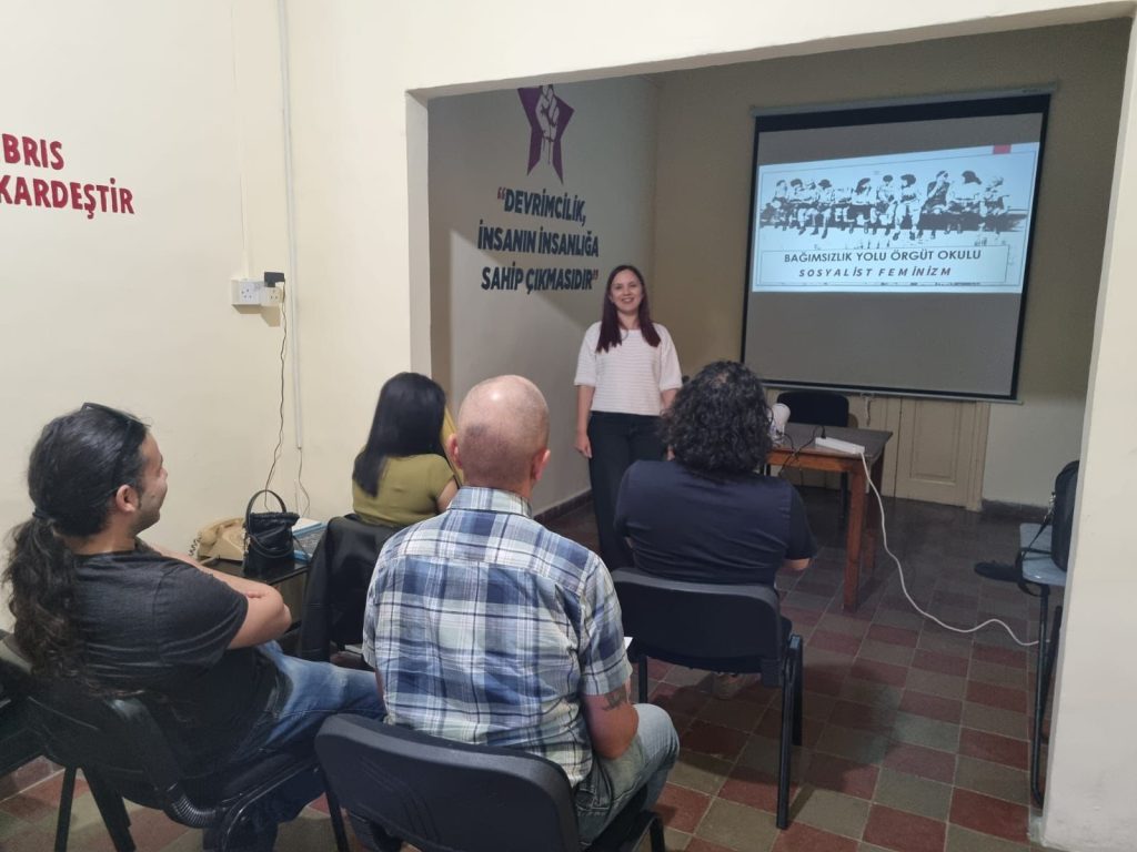 Bağımsızlık Yolu Örgüt Okulu’nda “Sosyalist Feminizm” eğitimi verildi