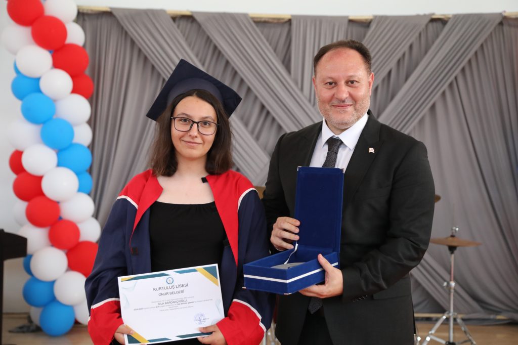 Öztürkler, Güzelyurt Kurtuluş Lisesi mezuniyet törenine katıldı