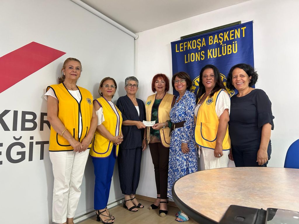 Lefkoşa Başkent Lions Kulübü, KTEV’i ziyaret ederek burs fonuna bağışta bulundu