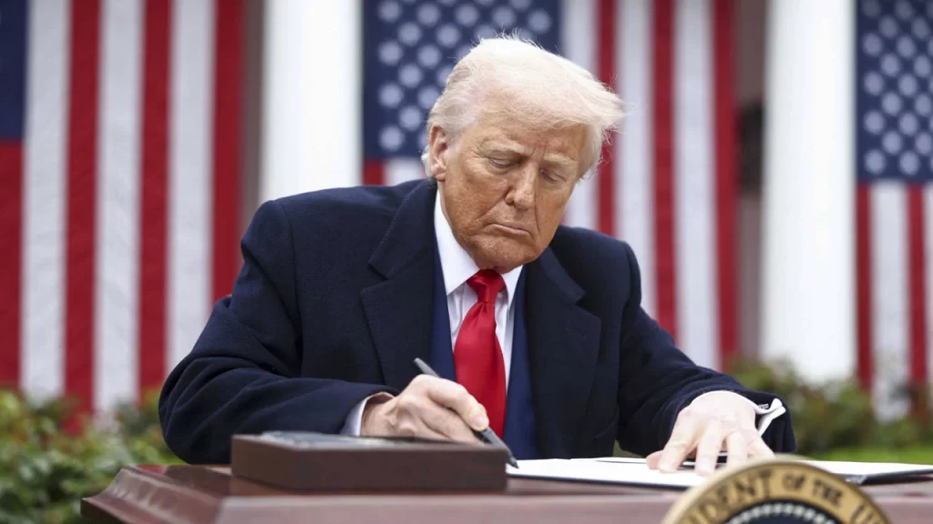 Trump, “ulusal güvenlik tehditleri” gerekçesiyle 12 ülkeden ABD’ye seyahati yasakladı
