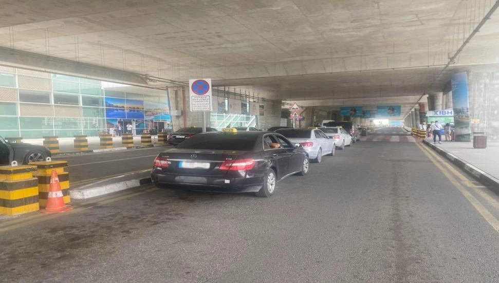 T&T Havalimanı İşletmeciliği: Ercan’da kaosun sebebi kural tanımayan taksi işgali