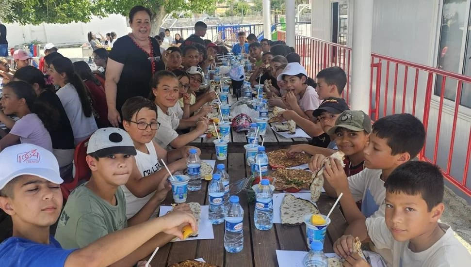 Osmanlar Vakfı’ndan Dikmen İlkokulu mezunlarına mezuniyet sürprizi