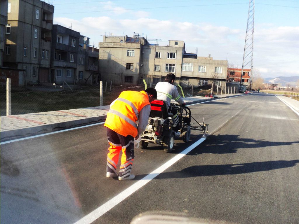 Lefkoşa-Girne Anayolu ile Lefkoşa Kuzey Çevre Yolunda yol çizgi boyası yapılacak