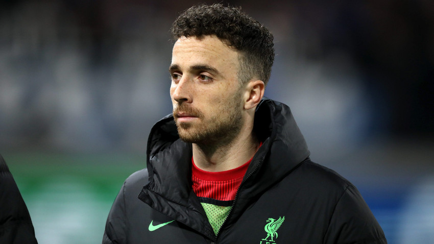 Liverpool’un yıldız futbolcusu Diogo Jota trafik kazasında hayatını kaybetti