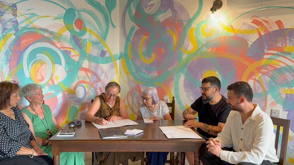 Arkhe Lefkoşa ile Kıbrıs Kâğıt Sanatçıları Derneği arasında Bienal Lefkoşa için iş birliği protokolü…