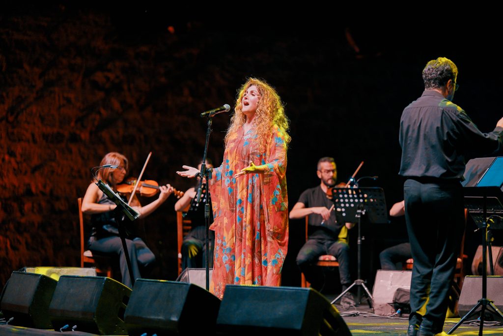 Serenad Bağcan ve Mağusa Kent Orkestrası Othello Kalesi’nde konser verdi