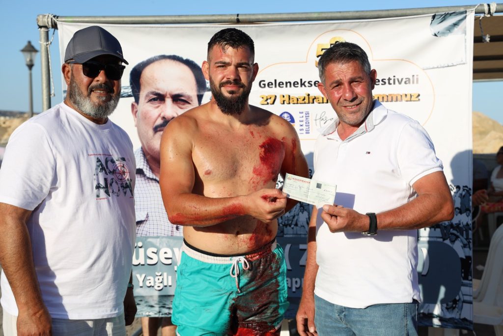İskele Festivali’nde dün Minikler Halı Saha Turnuvası ile bayrak kapma yarışı yapıldı