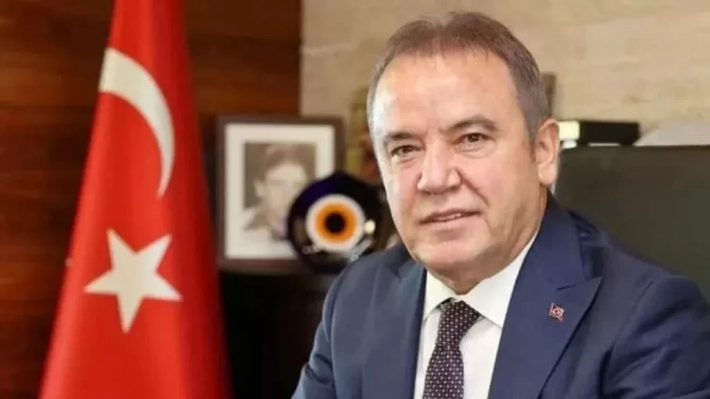 Antalya Büyükşehir Belediye Başkanı Böcek gözaltına alındı