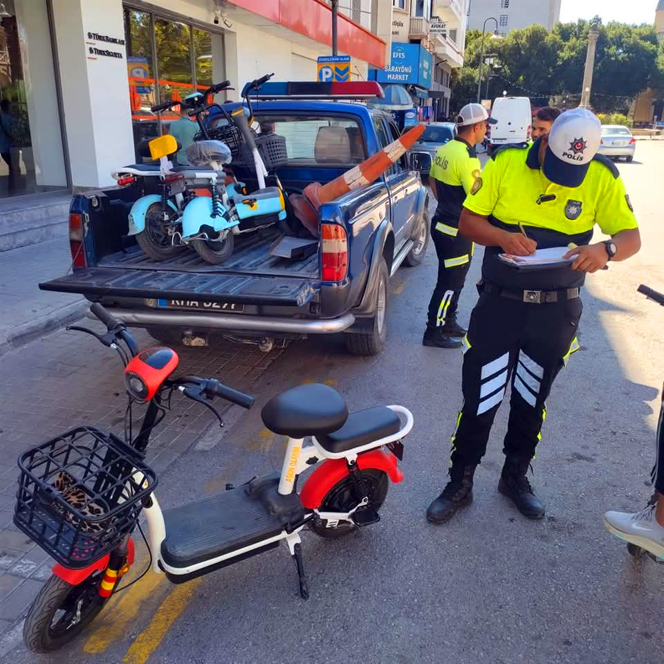 Polis, elektrikli scooterlar ile ilgili kuralları hatırlattı, uyarılarda bulundu…