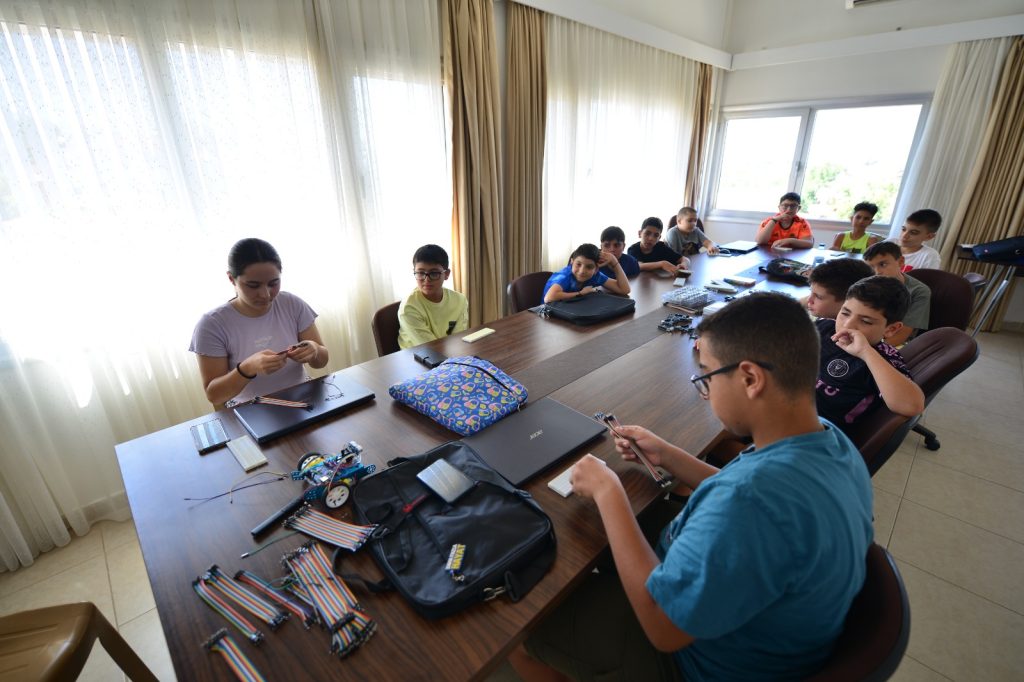 Lefke’de robotik kodlama eğitimi düzenlendi