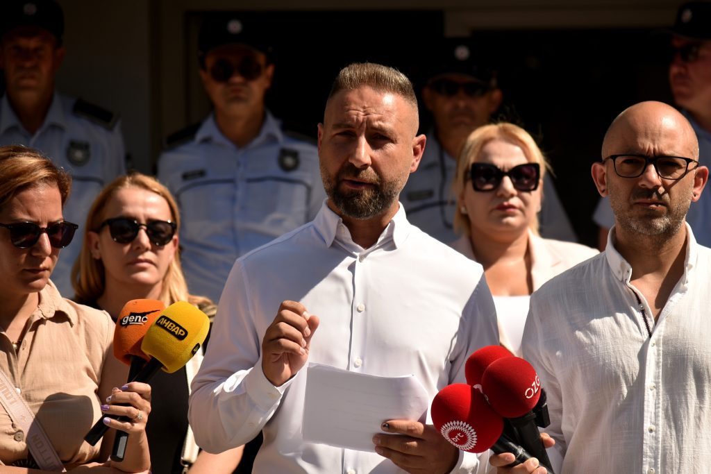 KTÖS, Milli Eğitim Bakanlığı önünde eylem yaptı: “Okulları ve kadrolarını Eylüle kadar hazırlayın”