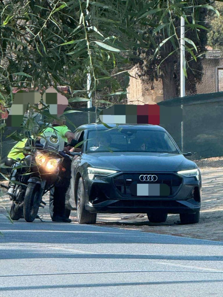Lefkoşa’da kaçak taksicilik yapan sürücüye suçüstü