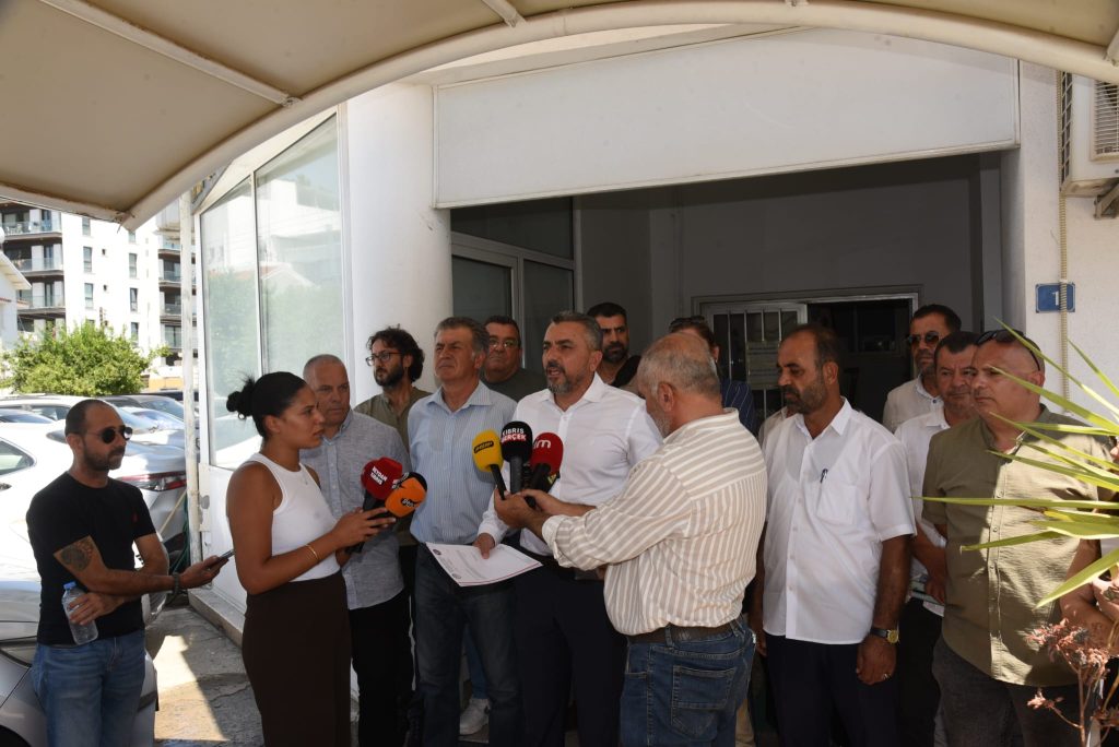 HÜR-İŞ, İhtiyat Sandığı Dairesi önünde basın açıklaması yaptı…