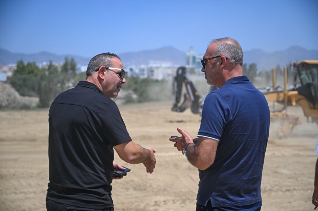 LTB Başkanı Harmancı ve KTFF Başkanı Sertoğlu spor kompleksinin yer alacağı yeri ziyaret etti