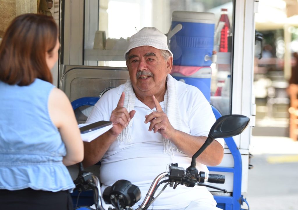 Kıbrıs kültürünün temsilcilerinden, Lefkoşa’nın simgelerinden biri; Hakan Aşık…