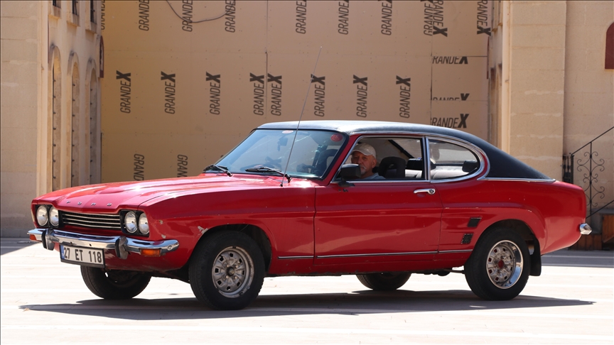 Kıbrıs gazisi, yarım asırlık otomobiliyle gazilik hatıralarını yaşatıyor