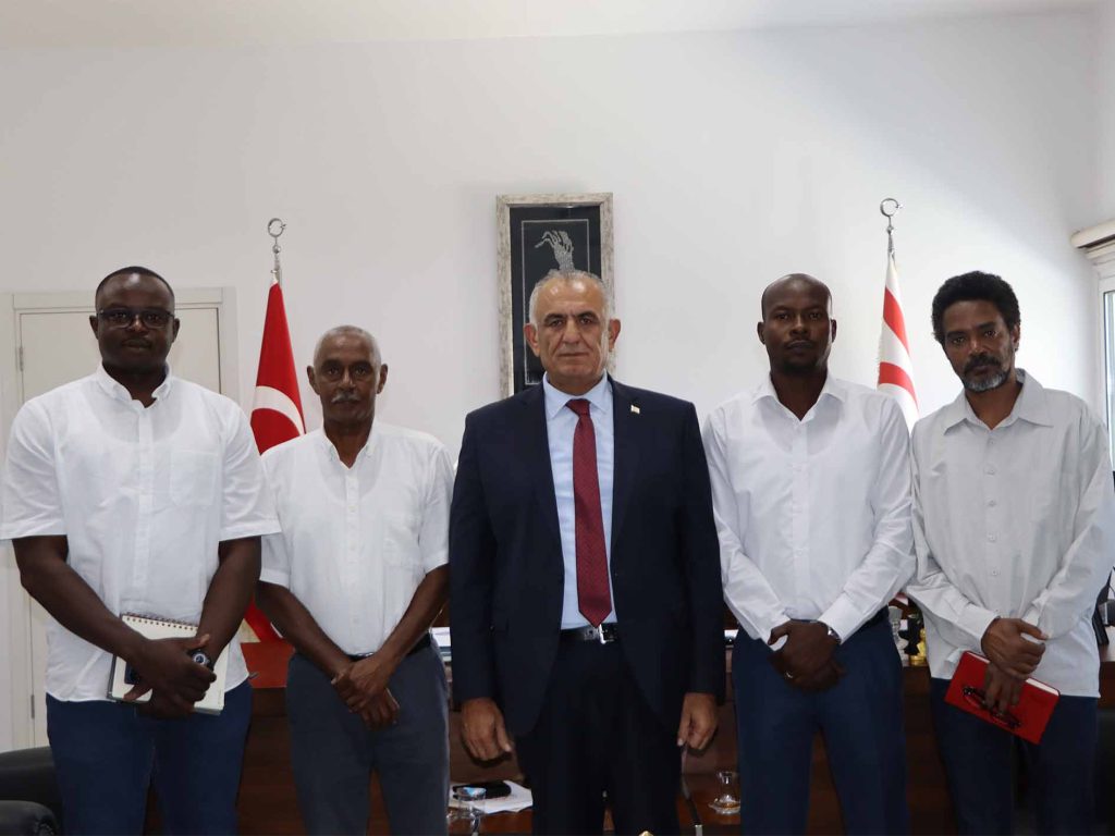 Milli Eğitim Bakanı Çavuşoğlu, Kuzey Kıbrıs Sudan Topluluğu Derneği’ni kabul etti