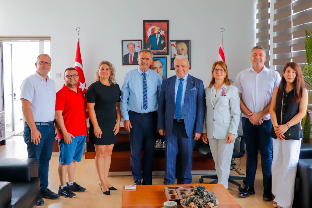 Bursa Nilüfer Belediye Başkanı Şadi Özdemir ve eşi Gazimağusa Belediye Başkanı Uluçay’ı ziyaret etti