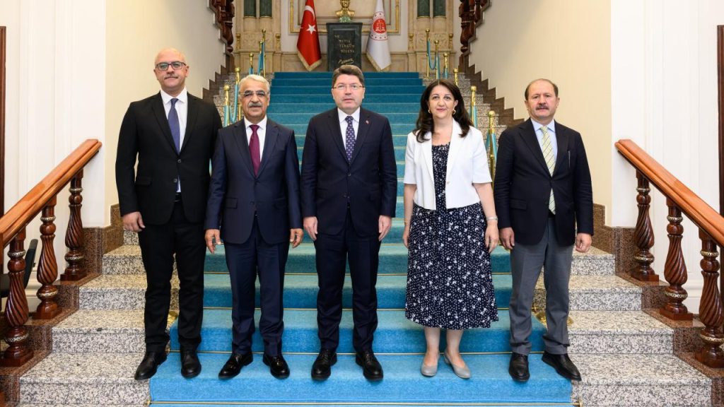 Türkiye Adalet Bakanı Tunç, DEM Parti heyetini kabul etti