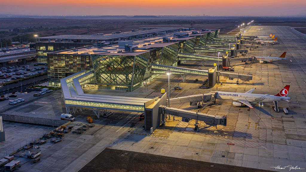 Ercan Havalimanı’nda, geçen yılın ilk 6 ayına göre bu yıl yolcu ve uçak sayıları arttı