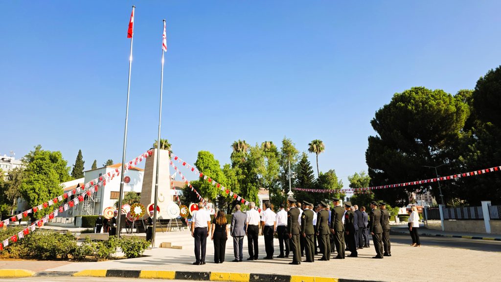 20 Temmuz Barış Harekatı’nın 51’inci yıl dönümü… Lefkoşa’daki ilk tören Şehitler Anıtı önünde düzenlendi