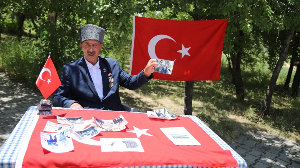 Kıbrıs Barış Harekatı’nın 51. Yılı… “Efsane tank”ın şoförü, destansı anılarını güvenlik güçleriyle paylaştı