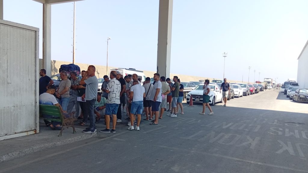 Gümrük Çalışanları Sendikası, Girne Turizm Limanı’nda iki saatlik uyarı grevi yaptı