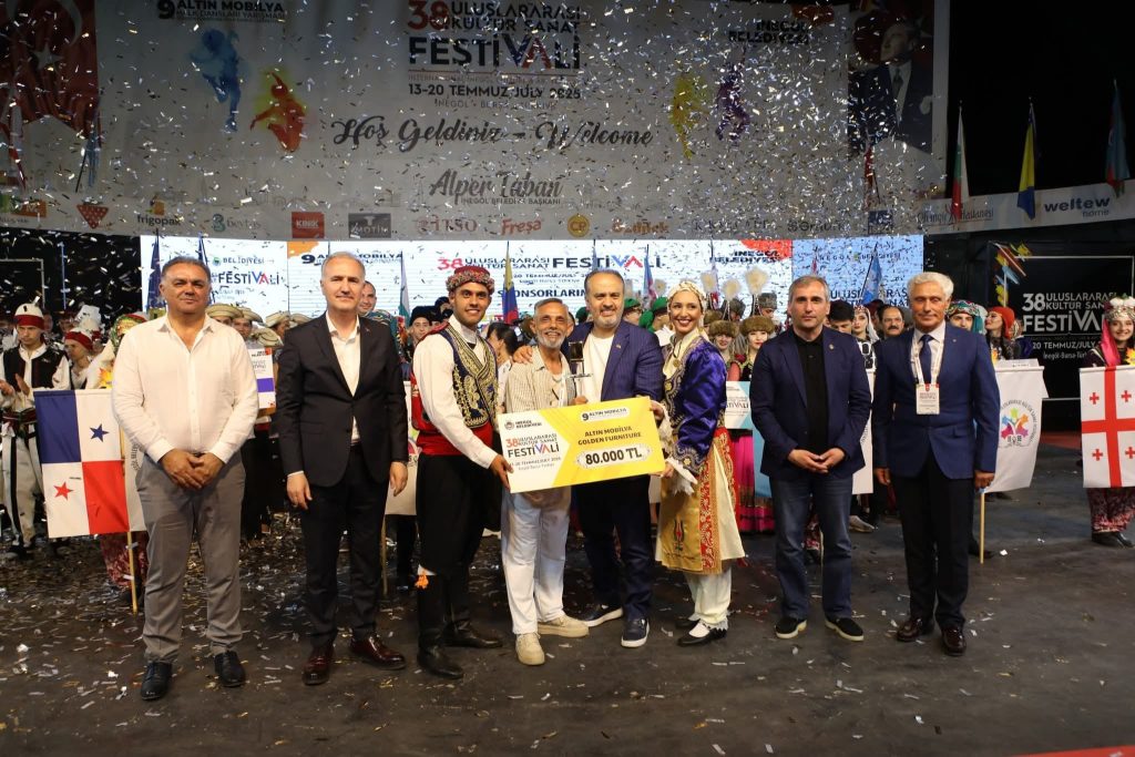 Akdoğan Gençlik Merkezi Halk Dansları Topluluğu uluslararası halk dansları yarışmasında birinci geldi