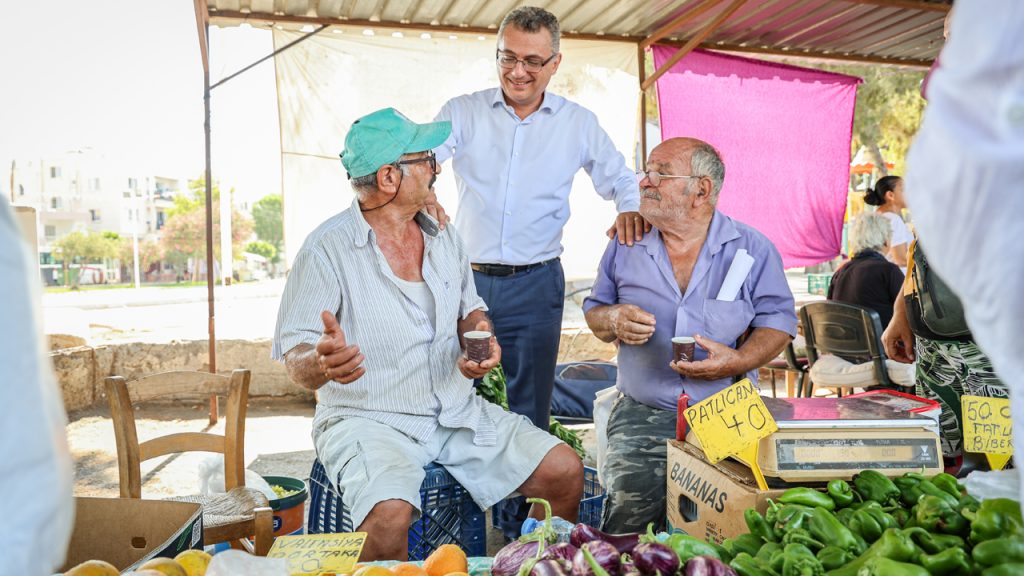 Erhürman, bugün Gönyeli Salı Pazarını ziyaret etti