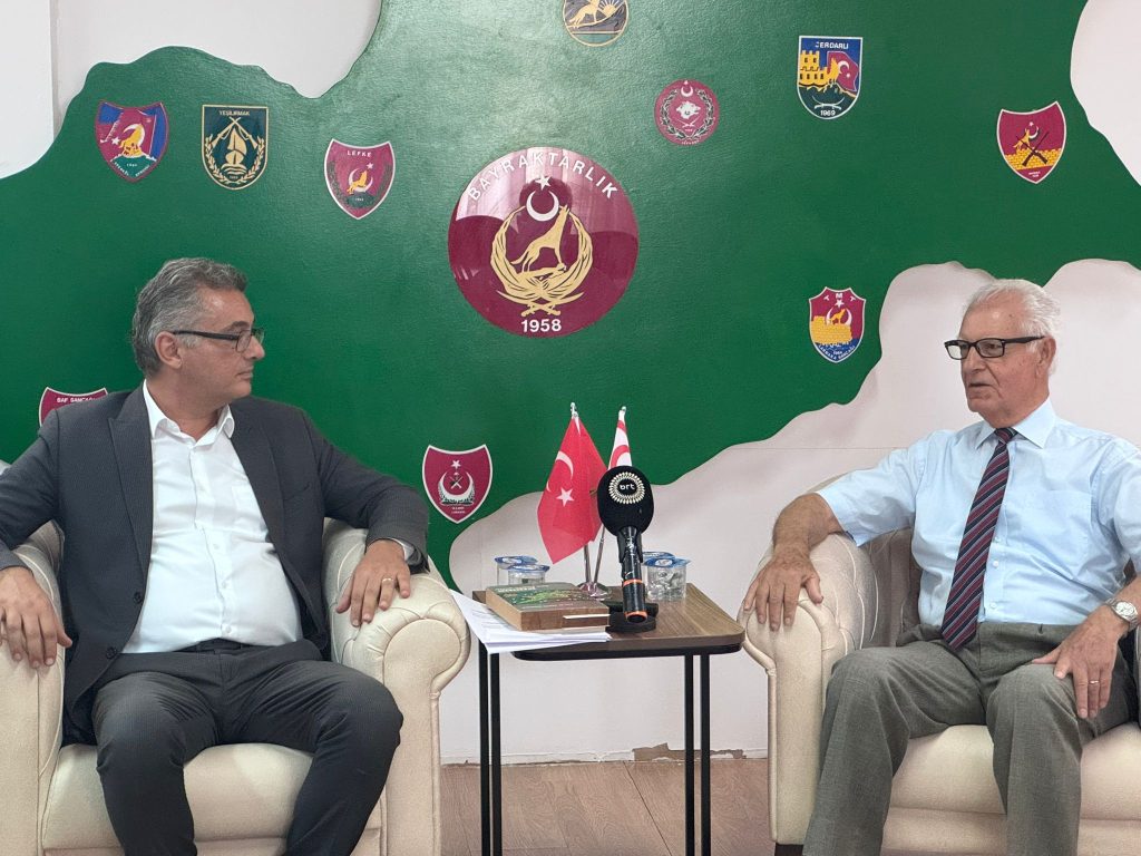 Erhürman, TMT Mücahitler Derneği’ni ziyaret etti