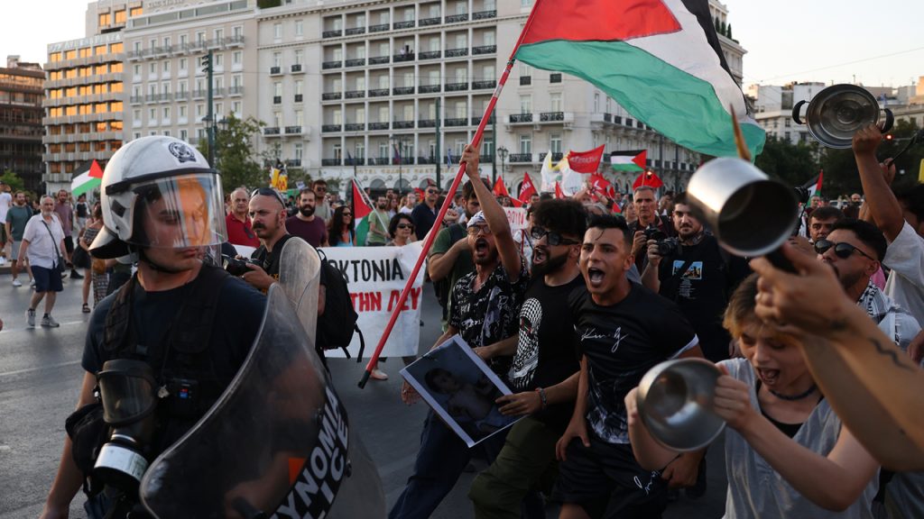 Yunanistan’daki Filistin’e destek eyleminde Gazze’de açlıktan ölenlere dikkat çekildi