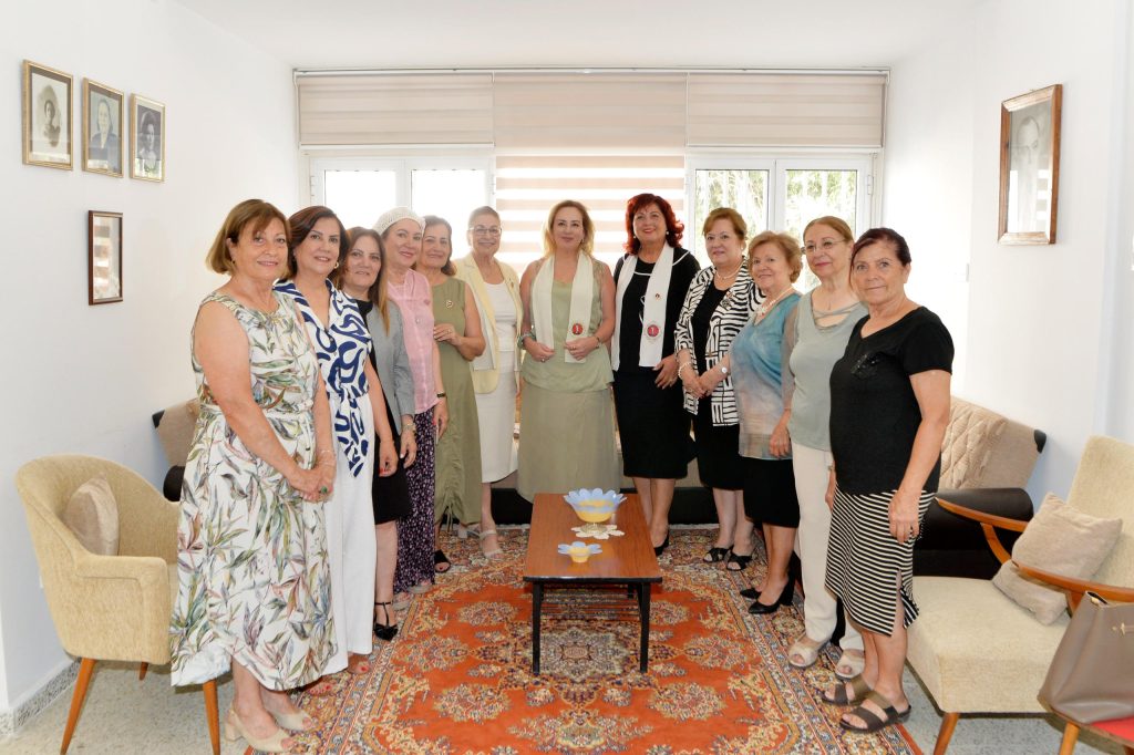 Cumhurbaşkanı Tatar’ın eşi Sibel Tatar, Lefkoşa’daki kadın derneklerine ziyaretlerini sürdürüyor