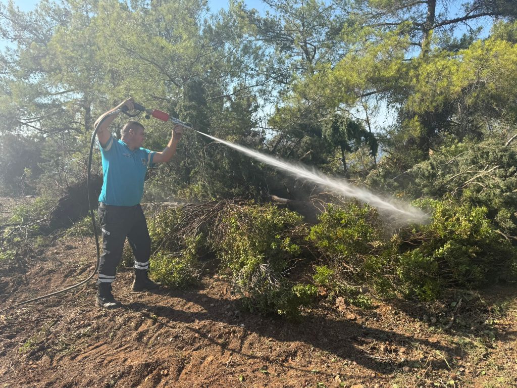 Esentepe-Karaağaç sırtlarındaki yangın…Poyraz: “Yangın, elektrik tellerinin ağaçlara temas etmesi sonucu çıktı”