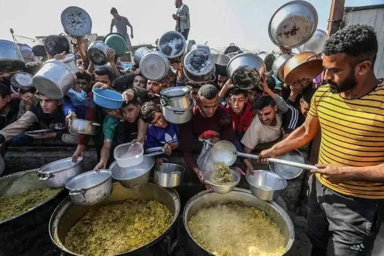 UNRWA Genel Komiseri Lazzarini: “Gazze’ye havadan bırakılan yardımlar açlığı tersine çevirmeyecek”