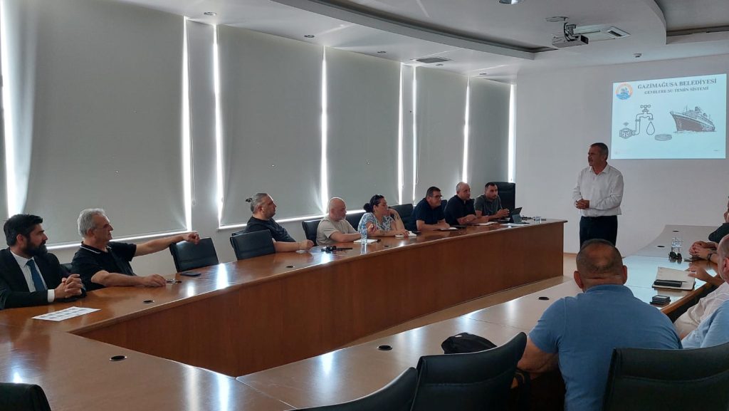 Gazimağusa Belediyesinde yapılan toplantıda gemilere su temini görüşüldü