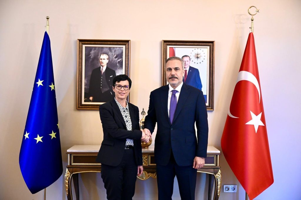 Fidan, AB Komiseri Kos ile görüşmesinde Cenevre ve New York’taki Kıbrıs toplantılarını da ele aldı