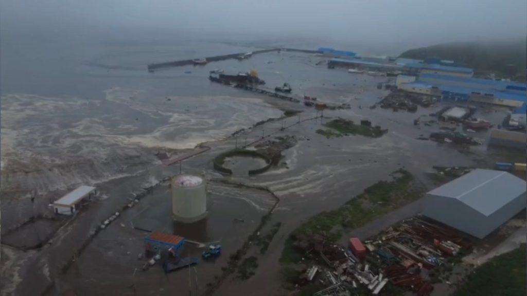 Tsunami dalgaları Hawaii’yi etkilemeye başladı… Rusya’da tsunami dalgalarının boyu beş metreyi buldu