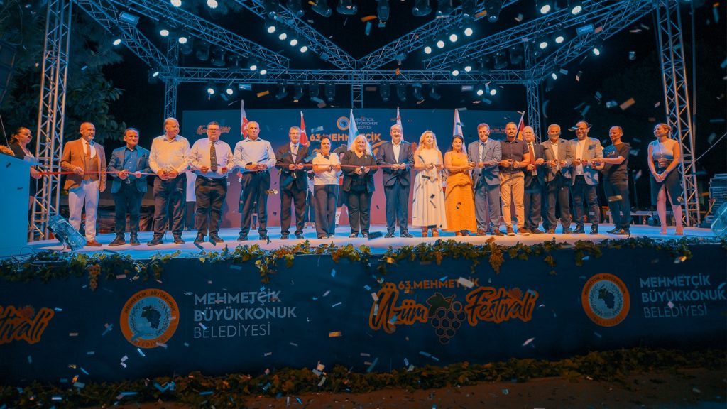 63. Mehmetçik Üzüm Festivali dün akşam düzenlenen törenle başladı