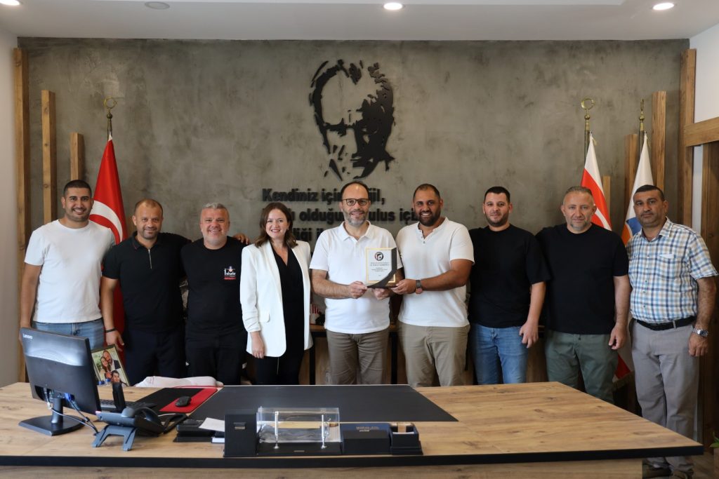 Larnaka Gençler Birliği Spor Kulübü’nden İskele Belediye Başkanı Sadıkoğlu’na ziyaret