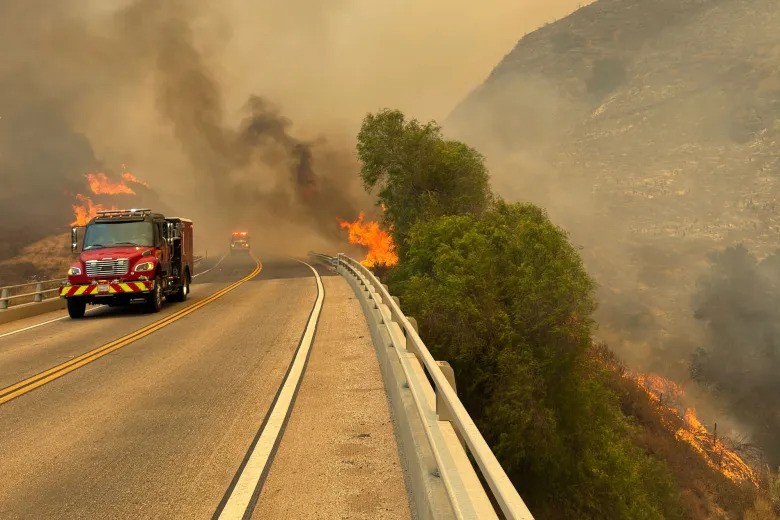 ABD’nin California eyaletinde devam eden orman yangınında, 12 bin hektardan fazla alan yandı